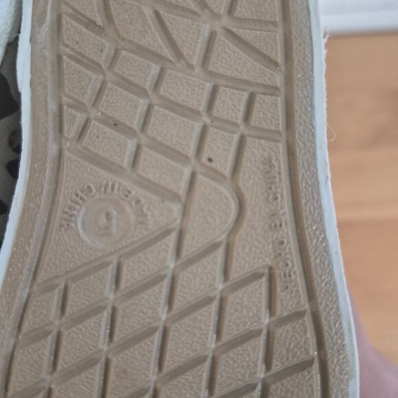 Old Navy Girls Leopard Print Slip-On Shoes Size 5 Rubber Casual Flats - Picture 4 of 5